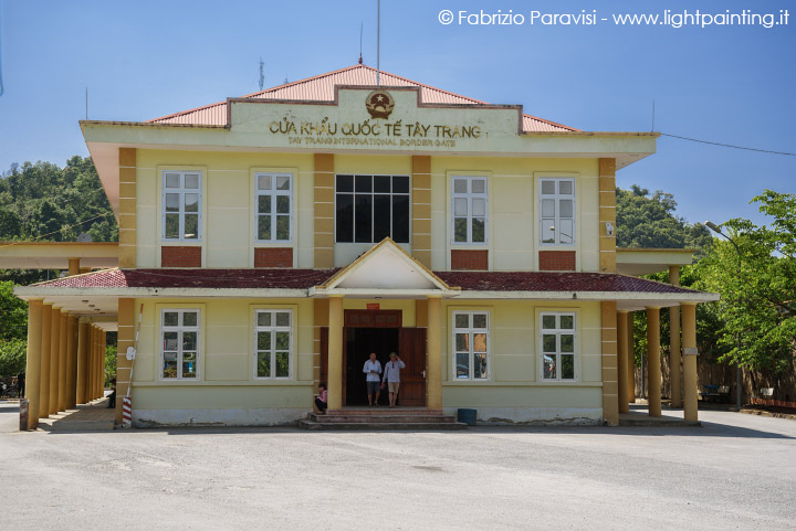 Laos Vietnam confine